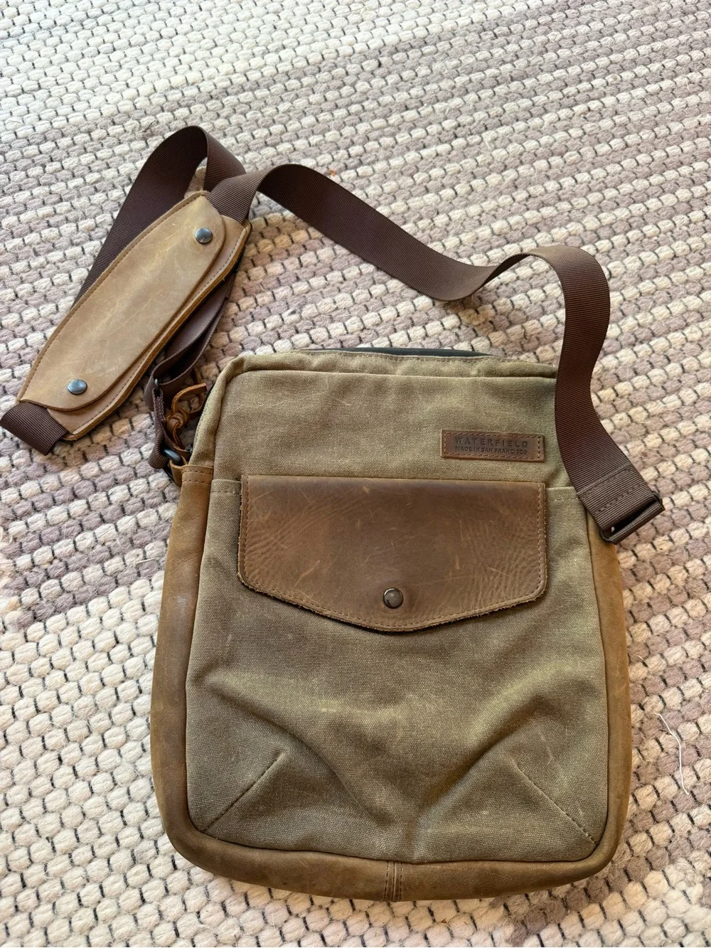 WaterField Designs Bolt Crossbody laptop bag